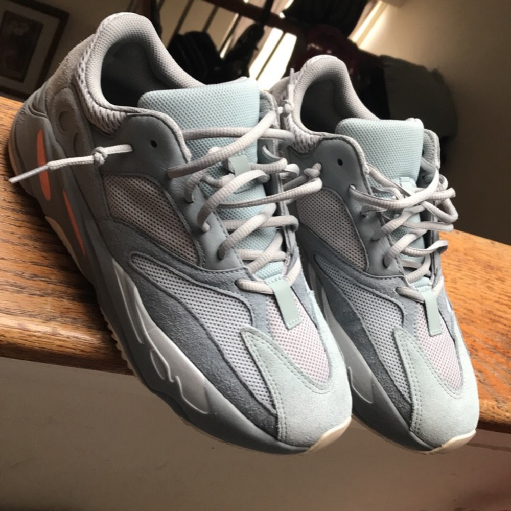 Yeezy “ internia “ 700